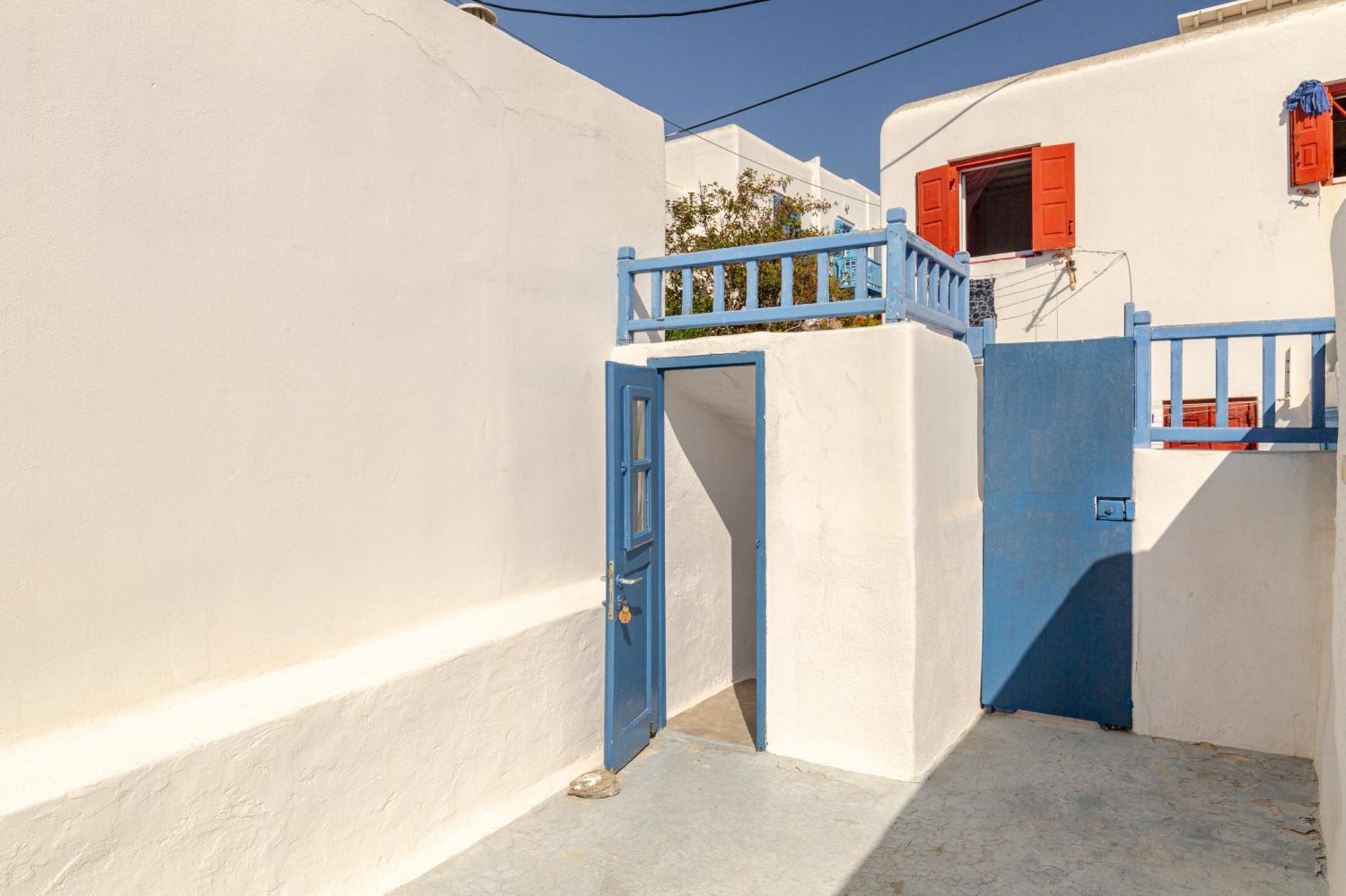 Elenitas Town House With Veranda And Sea View Mykonos Town Екстер'єр фото